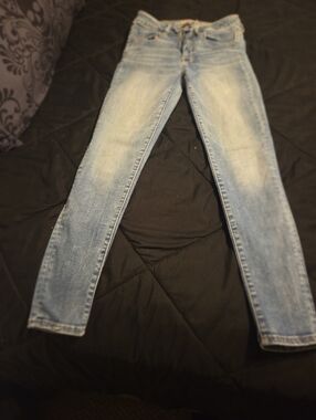 American Eagle Outfitters Light Wash Skinny Jeans